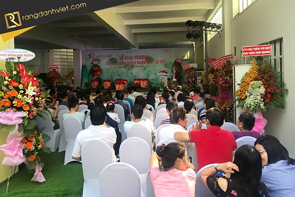 Sân khấu khai trương