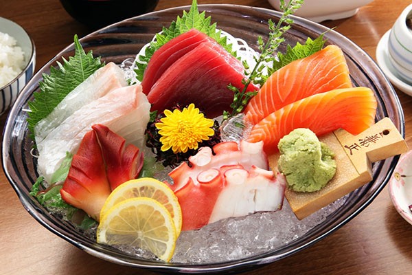 sashimi tiệc tất niên Nhật